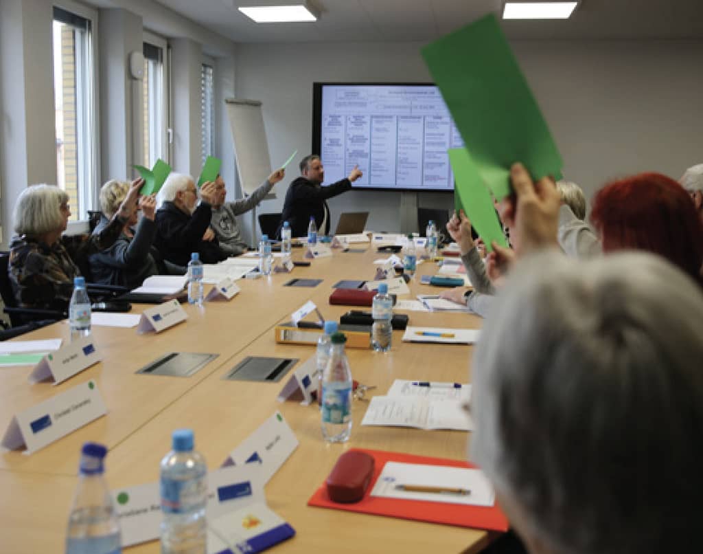Abstimmung im Gremium; Foto: © Rita Brückner